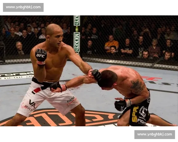 UFC巅峰对决:米尔与牛头人激烈碰撞谁能掌控八角笼 UFC巅峰对决:米尔与牛头人激烈碰撞谁能掌控八角笼