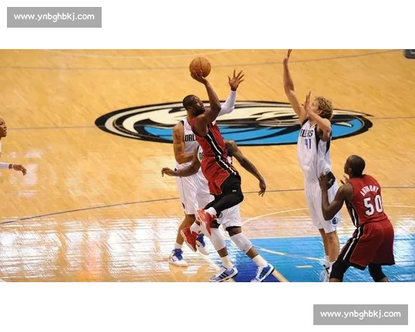 2006年NBA季后赛经典对决回顾:小牛与热火的激烈碰撞与关键瞬间 2006年NBA季后赛经典对决回顾:小牛与热火的激烈碰撞与关键瞬间